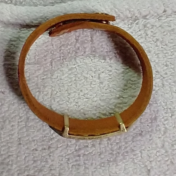Goldtone brown leather snap bracelet - Picture 4 of 4